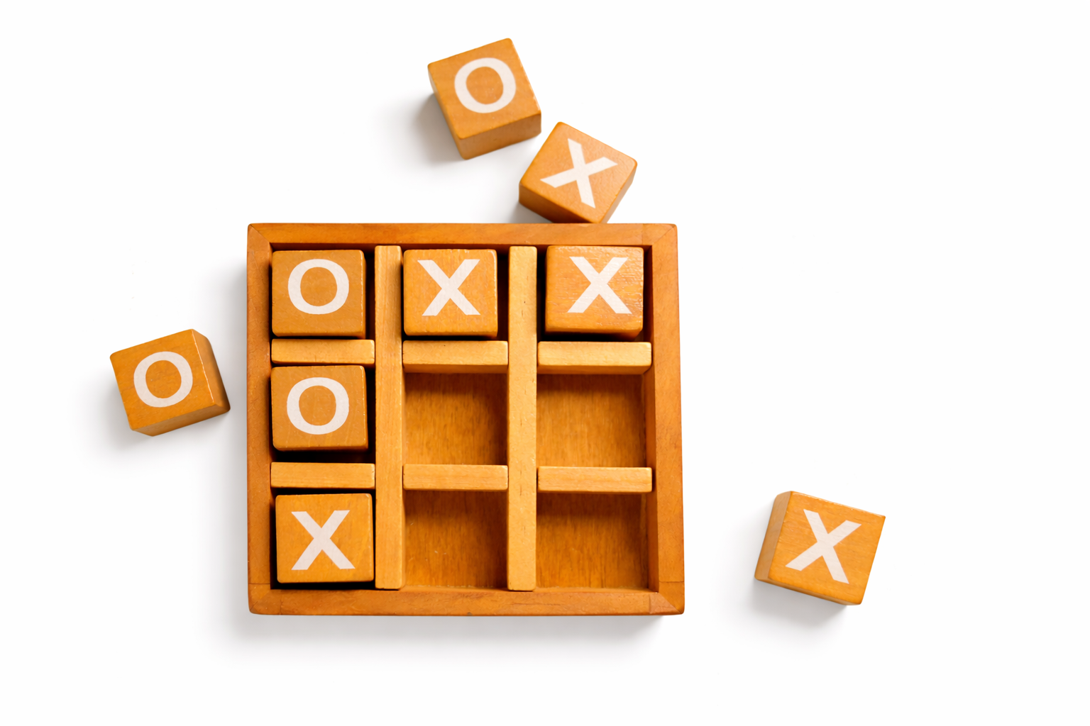 Juego del tres en raya de madera